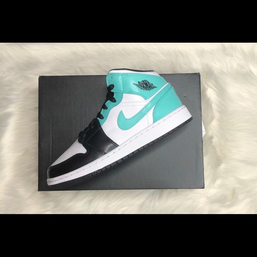 Jordan 1 mid igloo